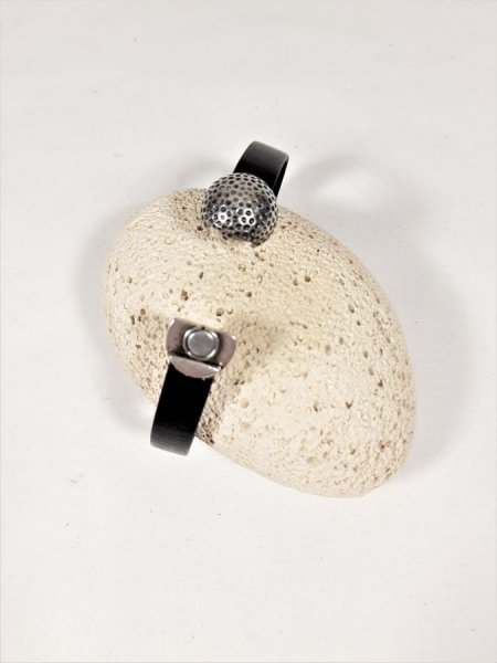 Cowhide l&aelig;der armb&aring;nd sort med magnetl&aring;s golfbold