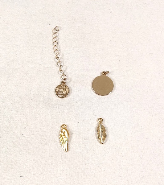Breloques m&eacute;tal dor&eacute; pour cr&eacute;er des bijoux fantaisie.
