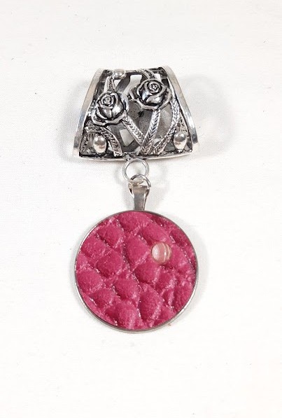 B&eacute;li&egrave;re de foulard avec cuir