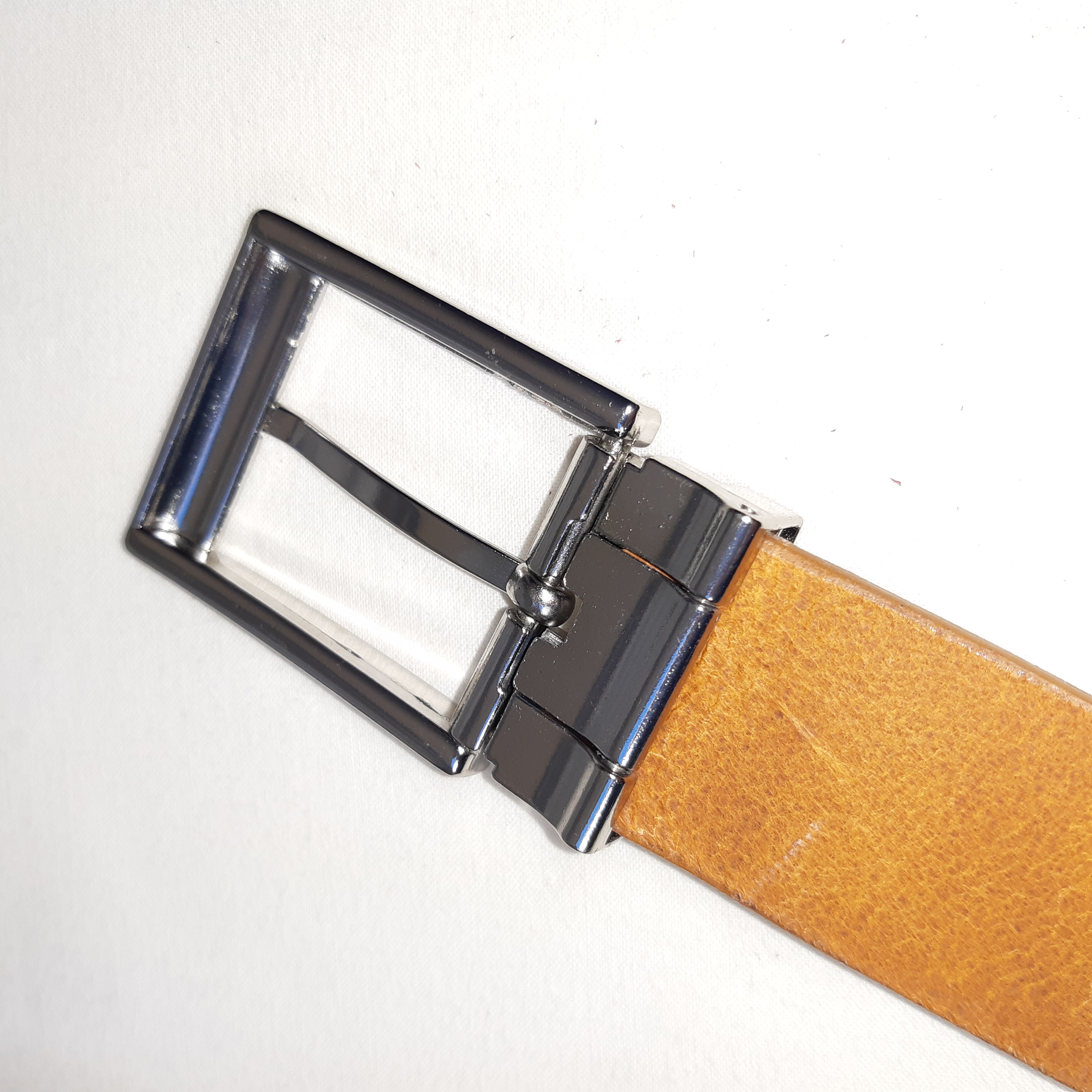 Ceinture cuir havane boucle &agrave; griffe