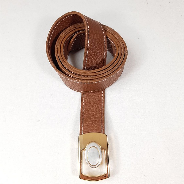 Ceinture pour Elle, cuir de vachette grain&eacute; tannage min&eacute;ral coloris marron .