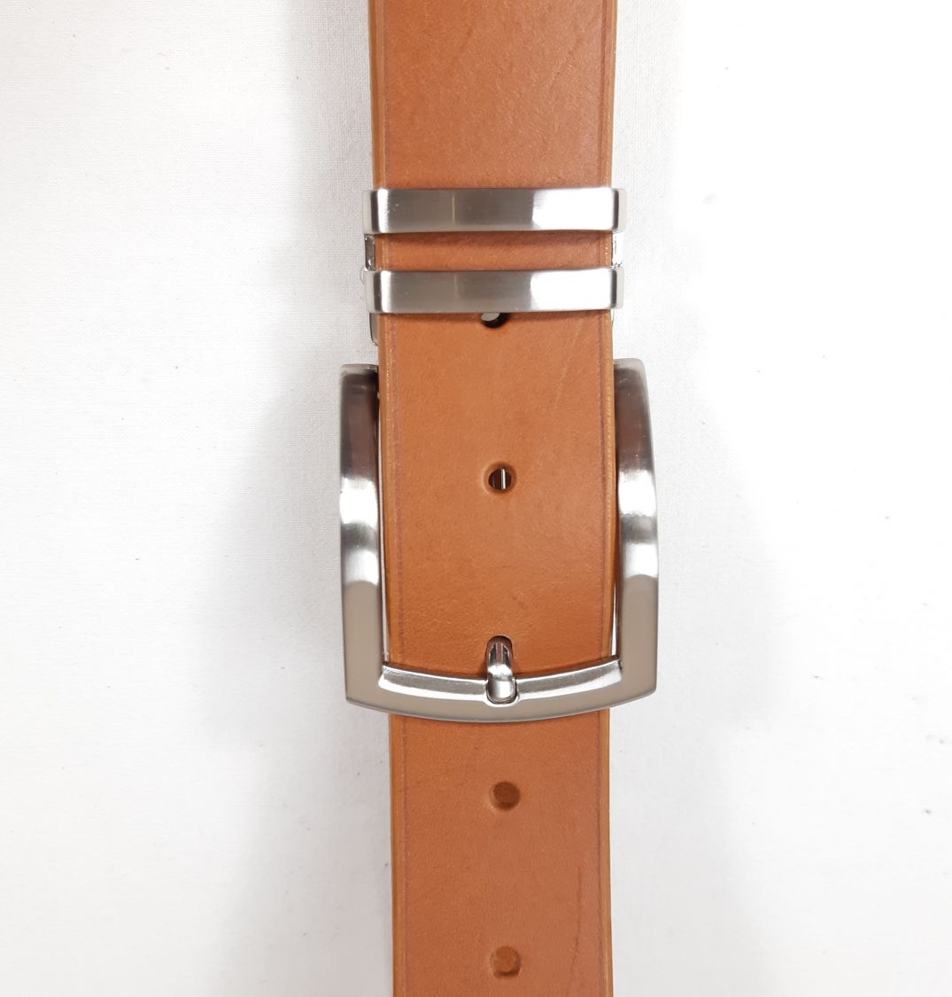 Ceinture cuir vachette tannage végétal coloris cognac.