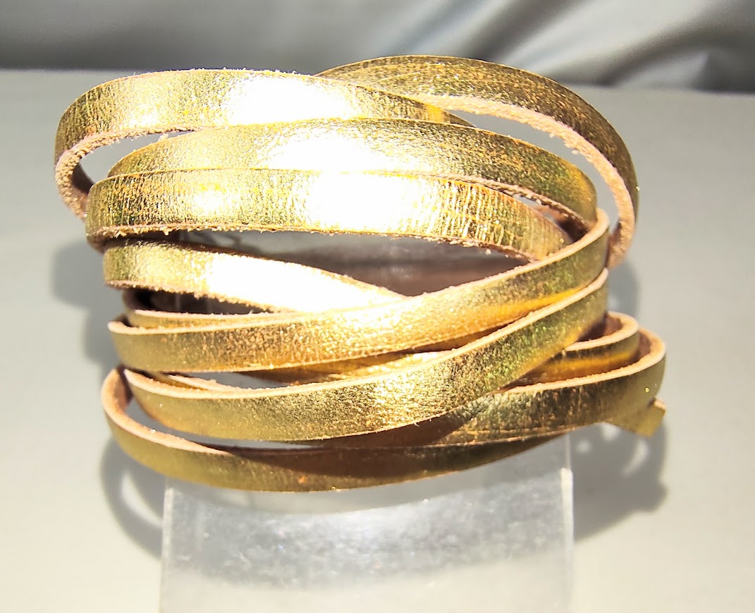 Cuir plat dor&eacute; m&eacute;tallis&eacute;