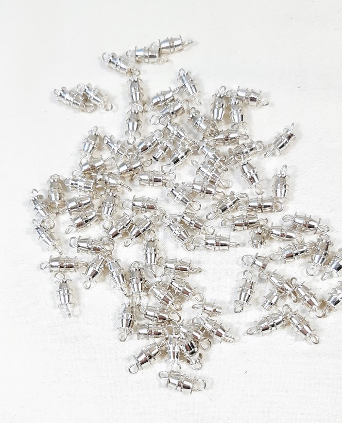 fermoir &agrave; visser pour des bijoux faciles &agrave; porter avec une finition parfaite.