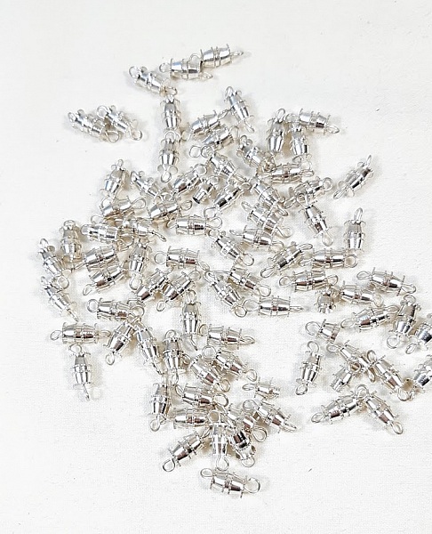 fermoir &agrave; visser pour des bijoux faciles &agrave; porter avec une finition parfaite.
