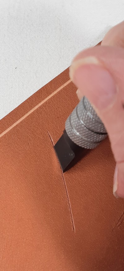 Outils pour le travail du cuir: couteau &agrave; ouvrir 