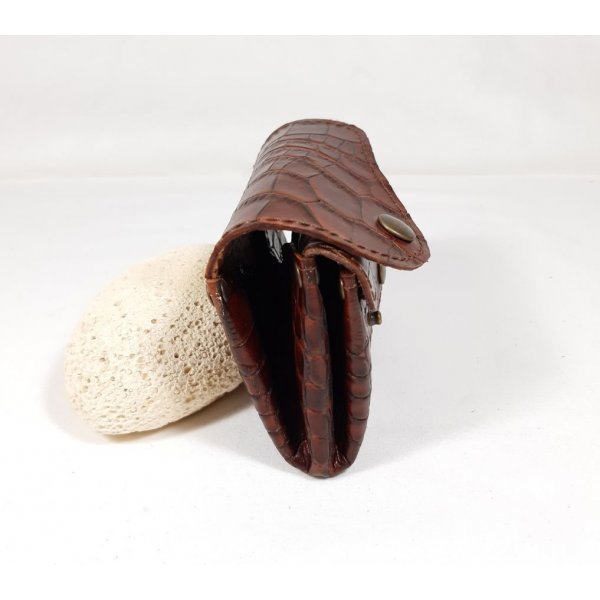 Retro-m&oslash;ntpung af trykt koskind.