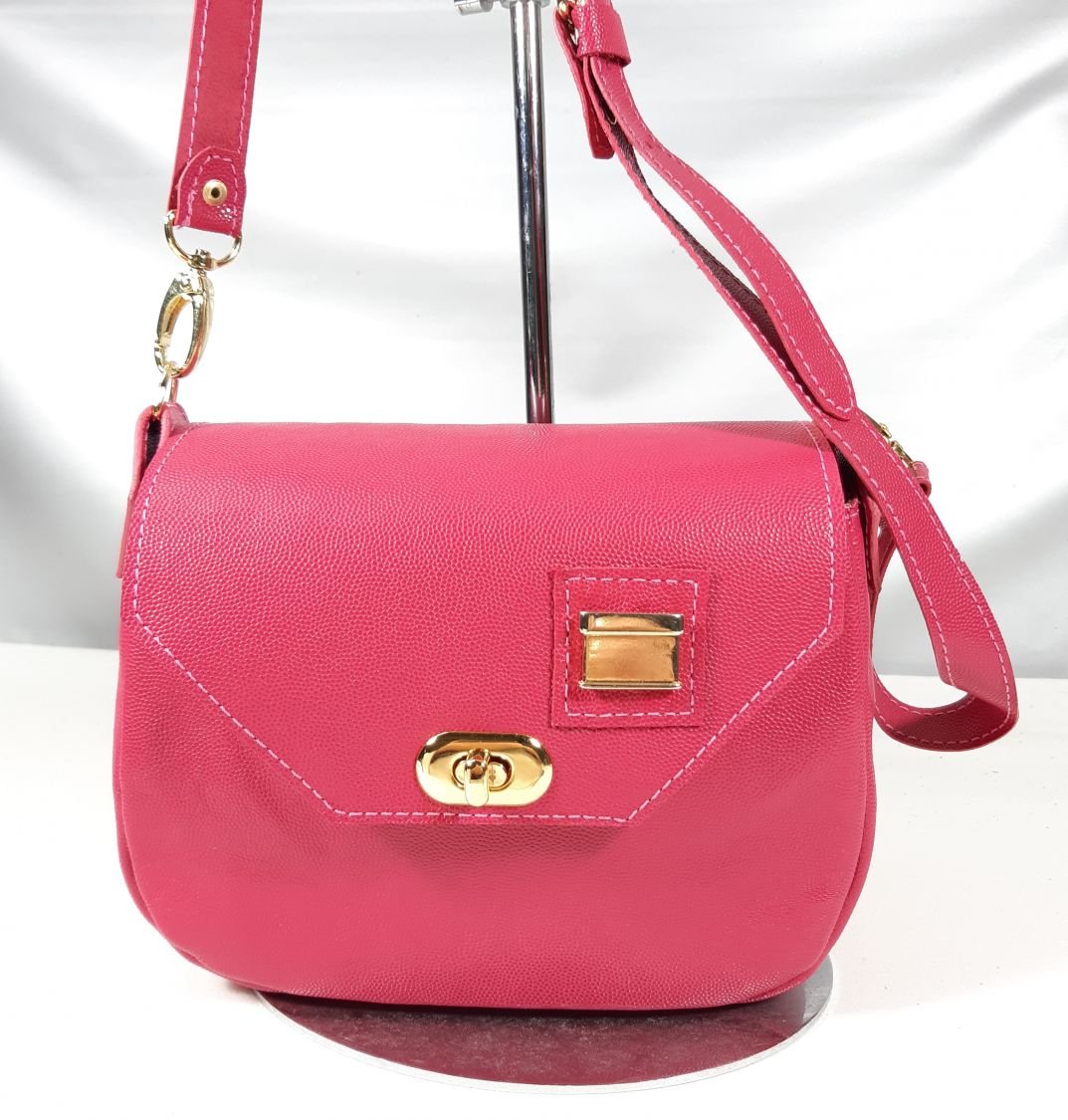 Sac bandoulière cuir grainé rose fuchsia