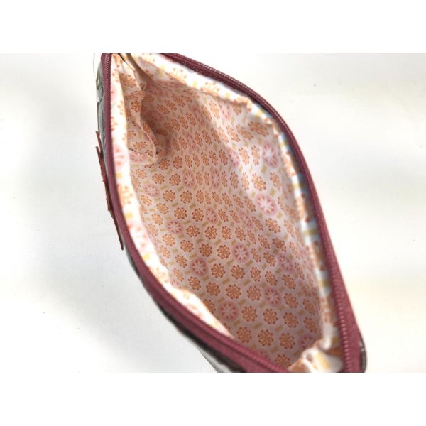 Sminketui i krokodillel&aelig;der.